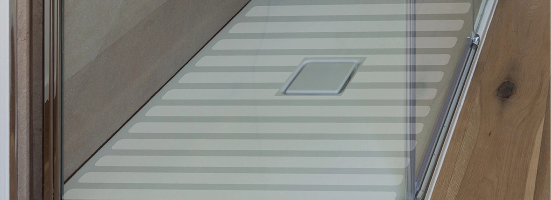 antirutschfolien auf einer duschtasse