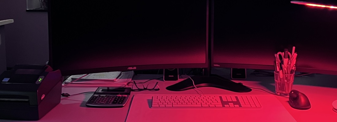 Intensive rote LED-Filterfolie mit matter Oberfläche – ideal für Spots, Dekorbeleuchtung und Lichtinszenierungen in Köln, Bonn und Düsseldorf.